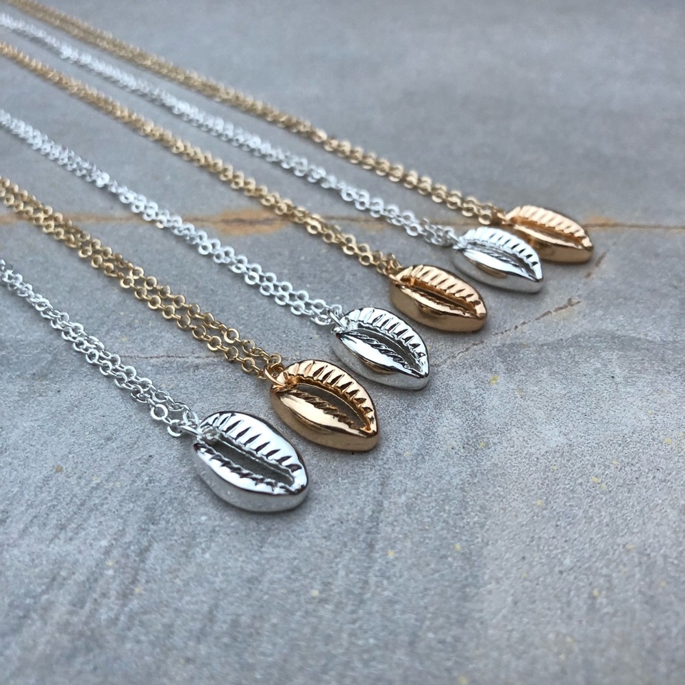 Silver Tone Cowrie Shell Pendant Necklace